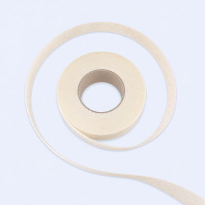 Fita adesiva em papel 1,2 cm desenrolada em espiral