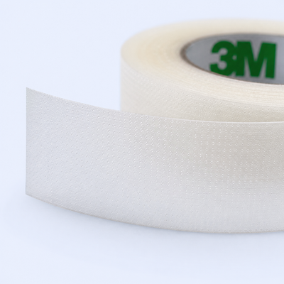 Textura microperfurada da fita 3M Transpore 1,2 cm