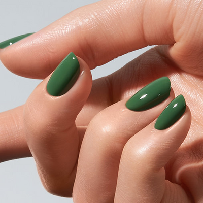 Resultado do American Creator Color Gel Aventurine aplicado em unhas de acabamento brilhante