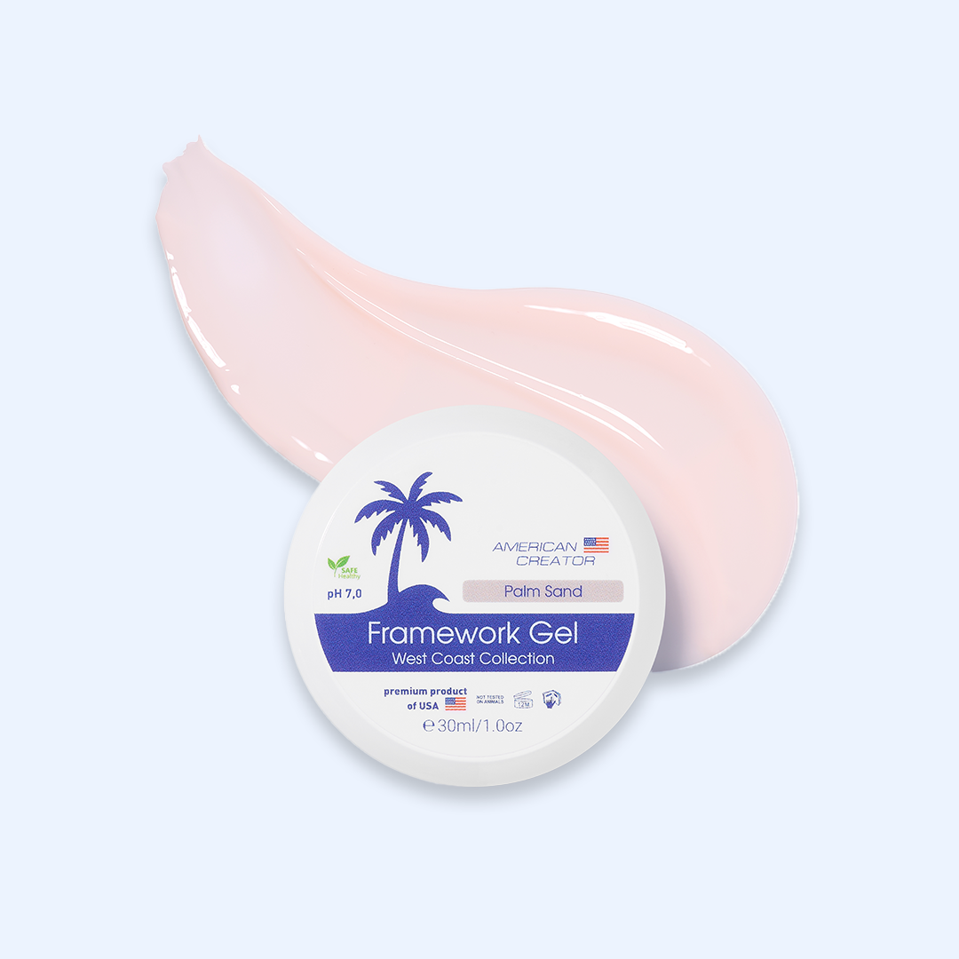 American Creator Framework Gel Palm Sand 30 ml com amostra nude rosado suave sobre fundo azul-claro