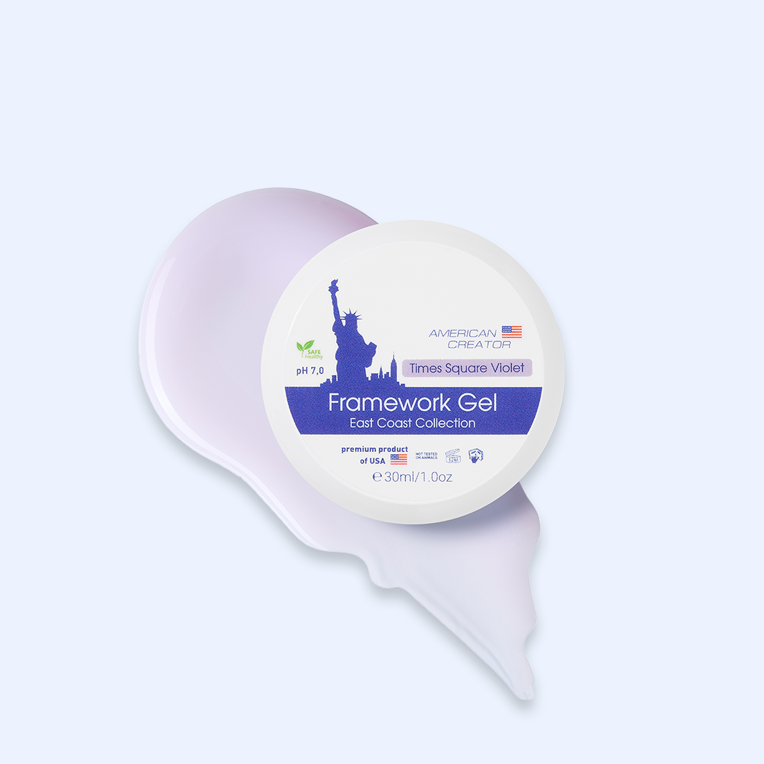 American Creator Framework Gel Times Square Violet 30 ml com amostra violeta lavanda pálido sobre fundo azul-claro