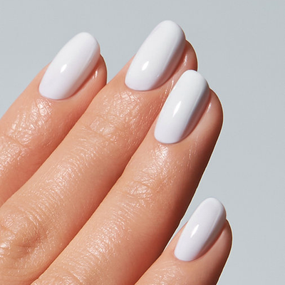Resultado em unhas com Color Gel Angel American Creator branco suave brilhante
