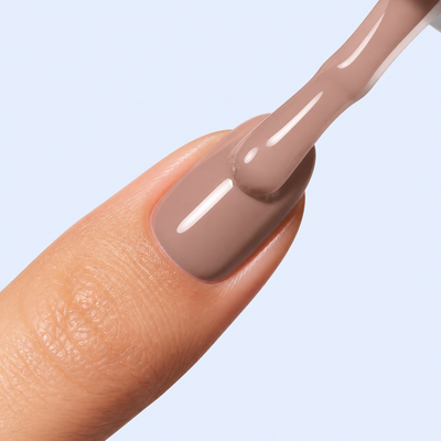 Aplicação do Color Gel Diligence American Creator nude castanho na unha