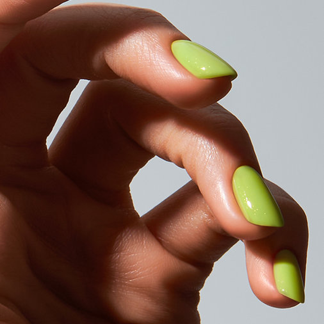 Unhas com Color Gel Grasshopper American Creator verde lima brilhante