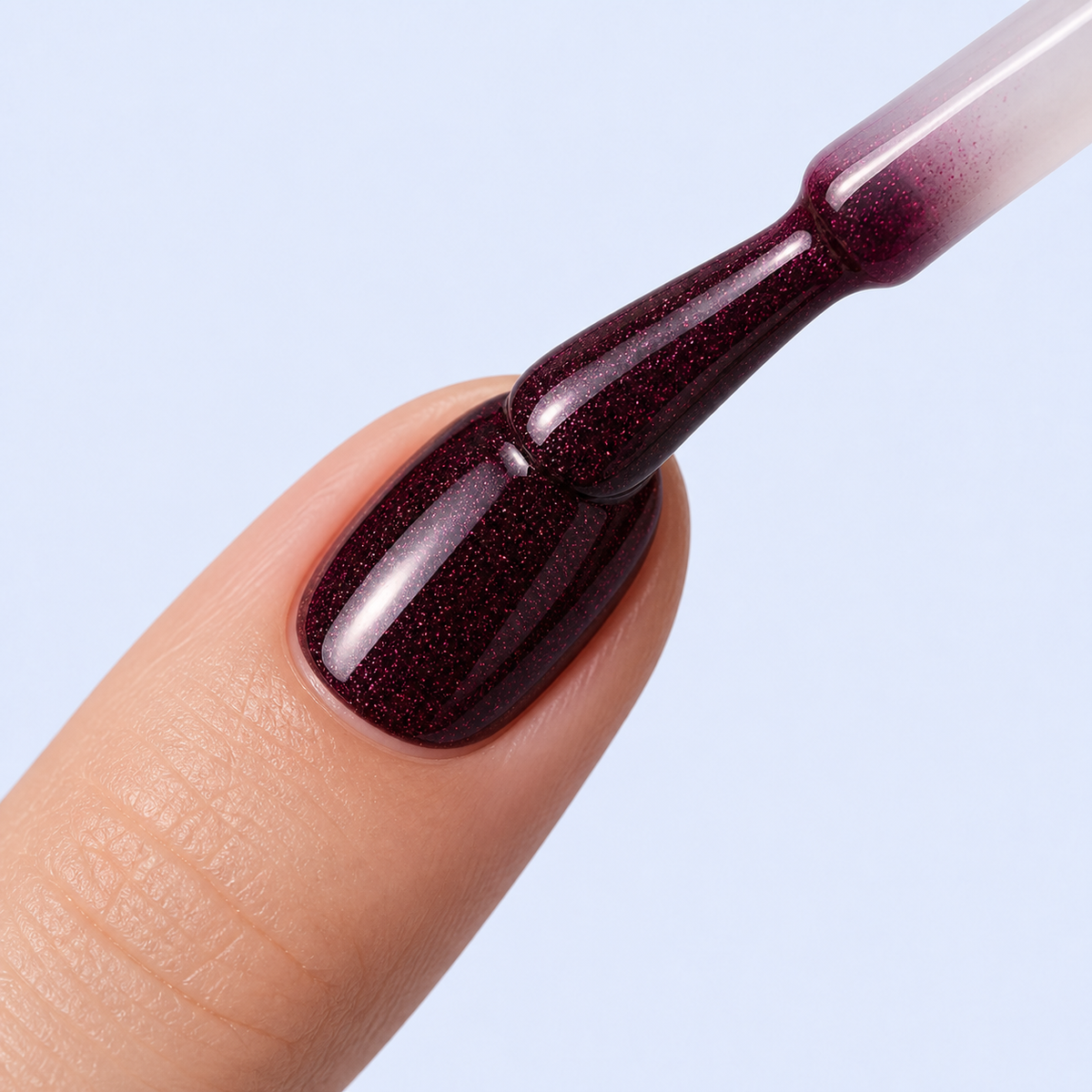 Aplicação do Color Gel Ignite American Creator em unha ameixa escuro com glitter rosa