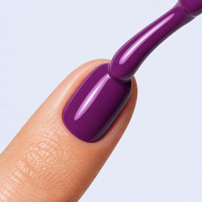 Aplicação do Color Gel Ink American Creator em unha roxo ameixa