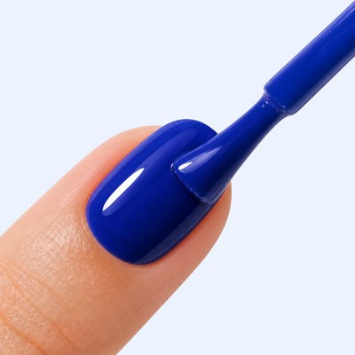 Aplicacao do Color Gel Profound American Creator azul royal intenso na unha