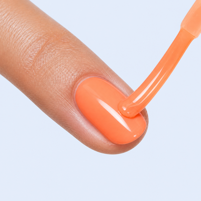 Aplicação do Color Gel Salmon American Creator em unha laranja salmao vivo