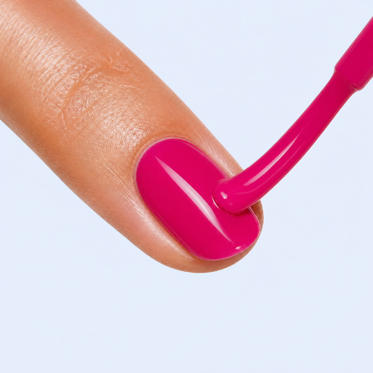 Aplicação do Color Gel Screech American Creator em unha rosa fucsia intenso