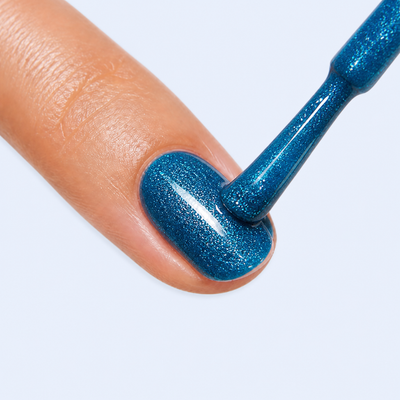 Aplicação do Color Gel Sphere American Creator em unha azul glitter