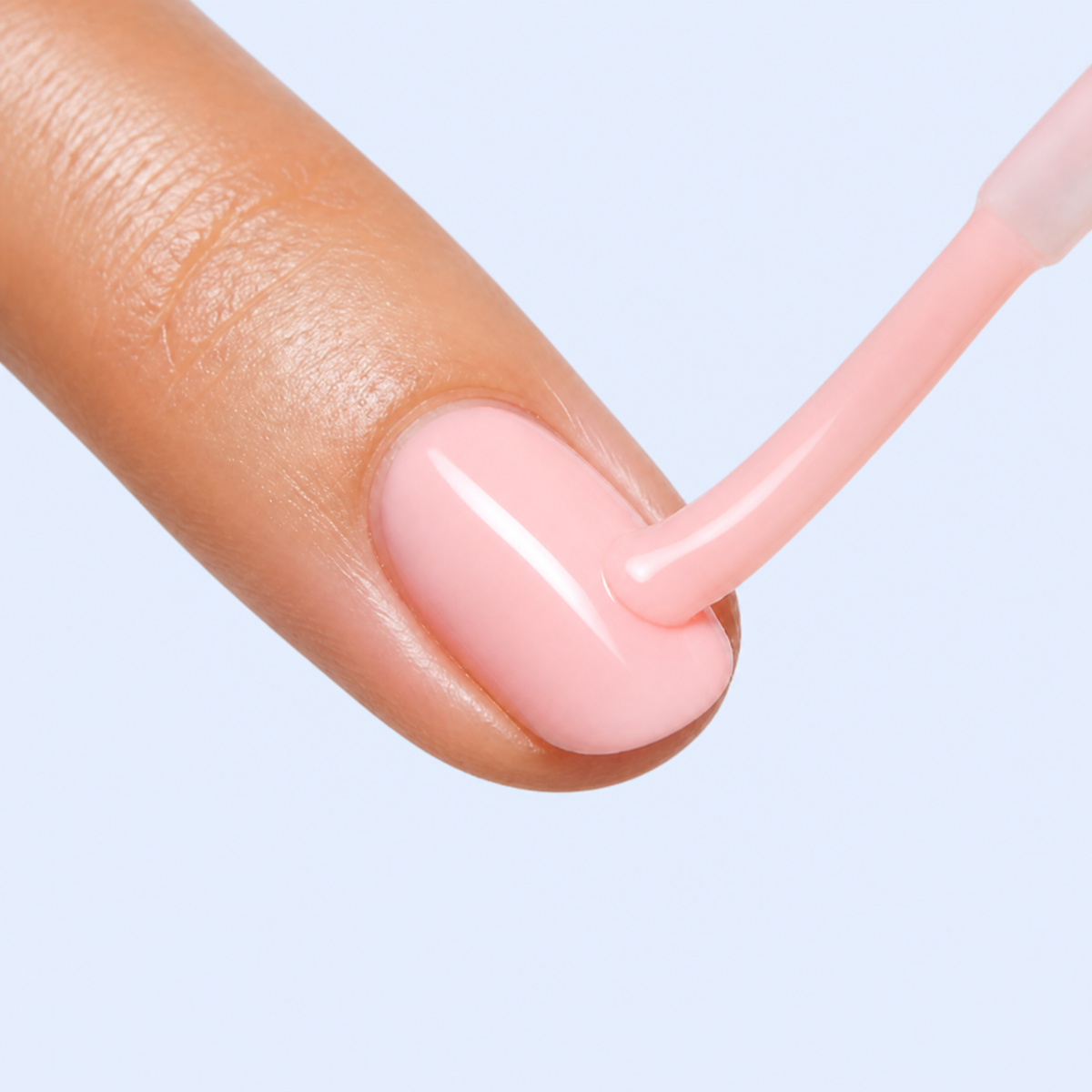 Aplicação do Color Gel Squid American Creator em unha rosa claro suave