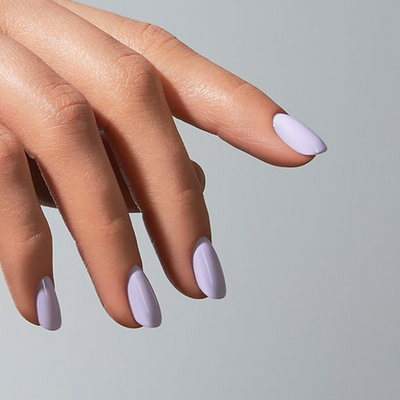 Unhas com Color Gel Stark American Creator em tom lilas frio claro brilhante