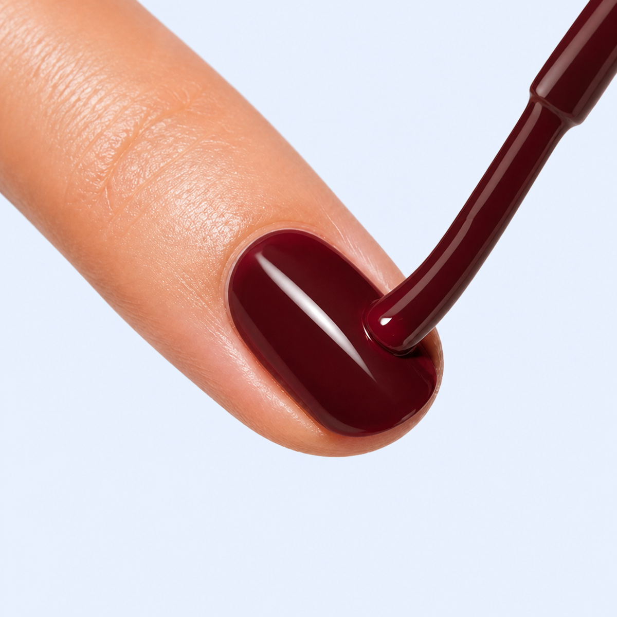 Aplicação do Color Gel Thought American Creator em unha castanho vinho escuro