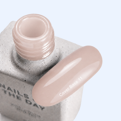 Cover Base 11 Nails Of The Day em tom nude rosado muito claro