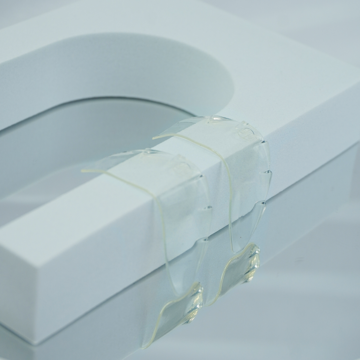 Detalhe do par de moldes Early I Curl Slim Mandu transparentes