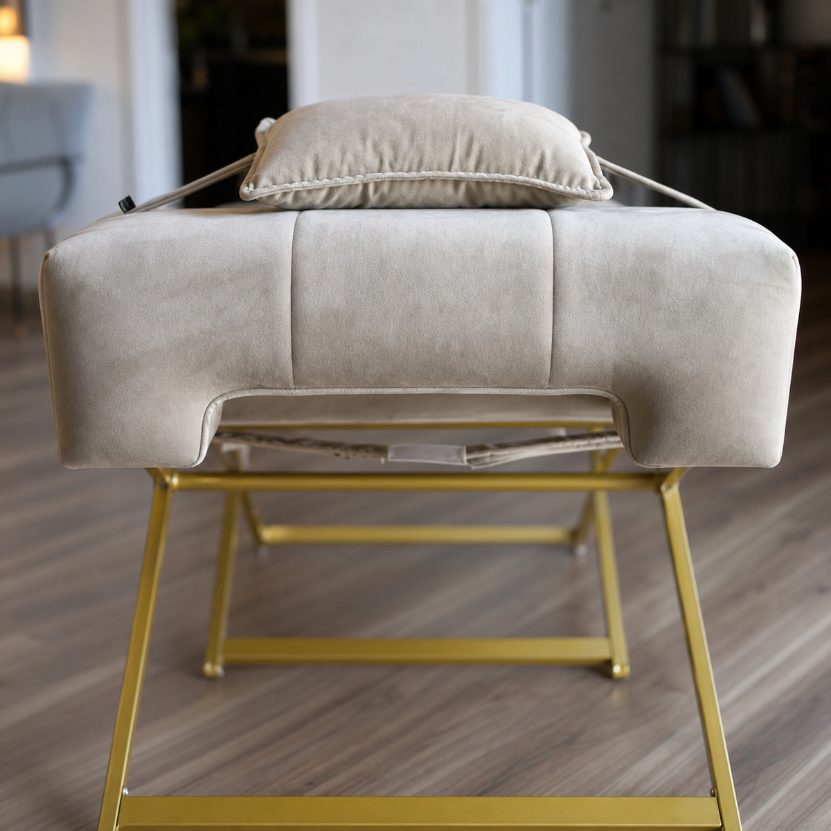 Detalhe do recorte em U da Lash Bed FB Comfy bege