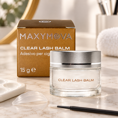 Maxymova Clear Lash Balm apresentado num ambiente profissional de lifting de pestanas