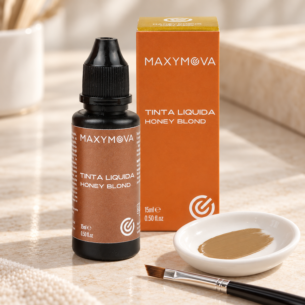 Tinta Líquida Maxymova Honey Blond apresentada com o tom louro mel quente num posto profissional