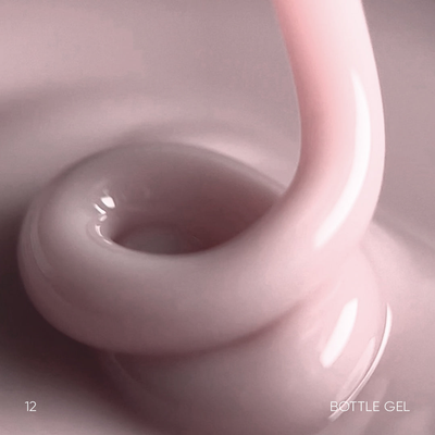Macro da textura autonivelante do Bottle Gel 12 Nails Of The Day em tom rosa nude empoeirado com subtom malva