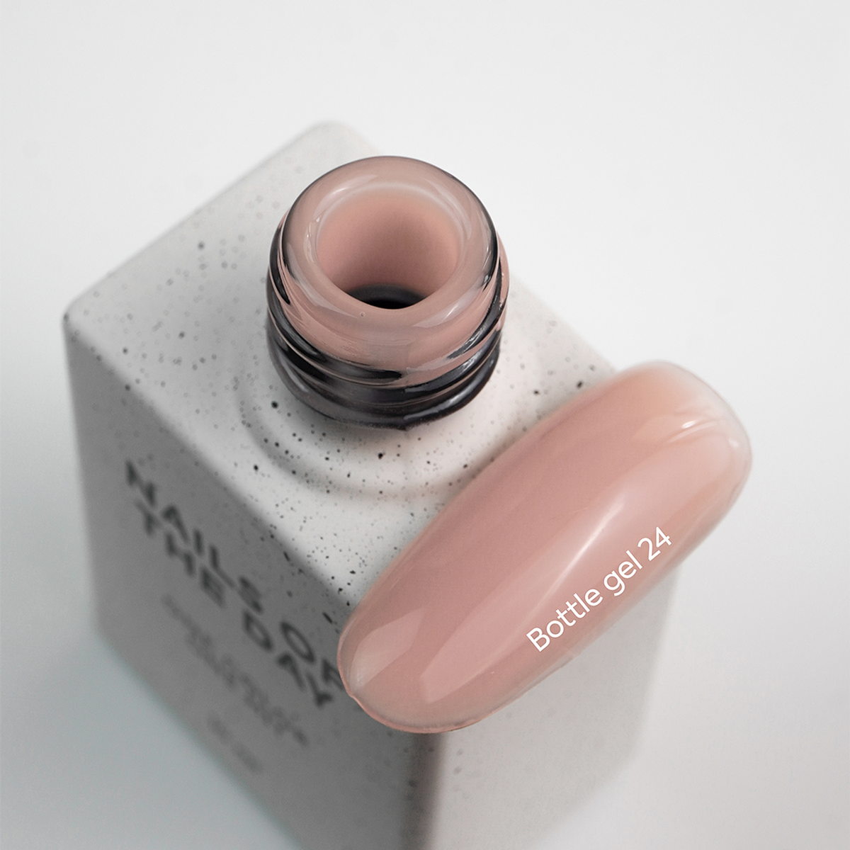 Textura autonivelante do Bottle Gel 24 Nails Of The Day em tom nude rosa acastanhado
