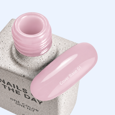 Cover Base 01 Nails Of The Day com frasco aberto e amostra em tom rosa claro