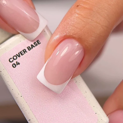 Cover Base 04 Nails Of The Day — resultado de manicure francesa em tom rosa-pó translúcido