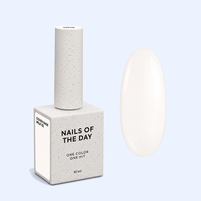 Cover Base Milk 02 Nails Of The Day — frasco fechado de 10 ml e amostra em branco leitoso