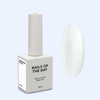 Cover Base Milk 04 Nails Of The Day — frasco fechado de 10 ml e amostra em branco leitoso com shimmer prateado
