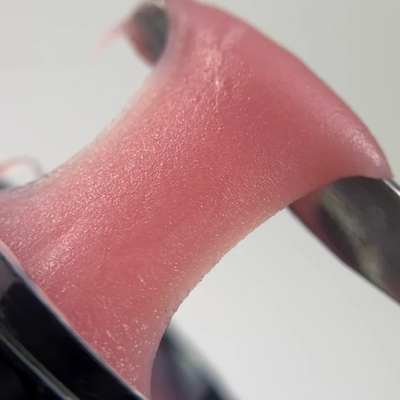 Textura do Polygel Nude 05 Nails Of The Day em tom rosa-nude suave