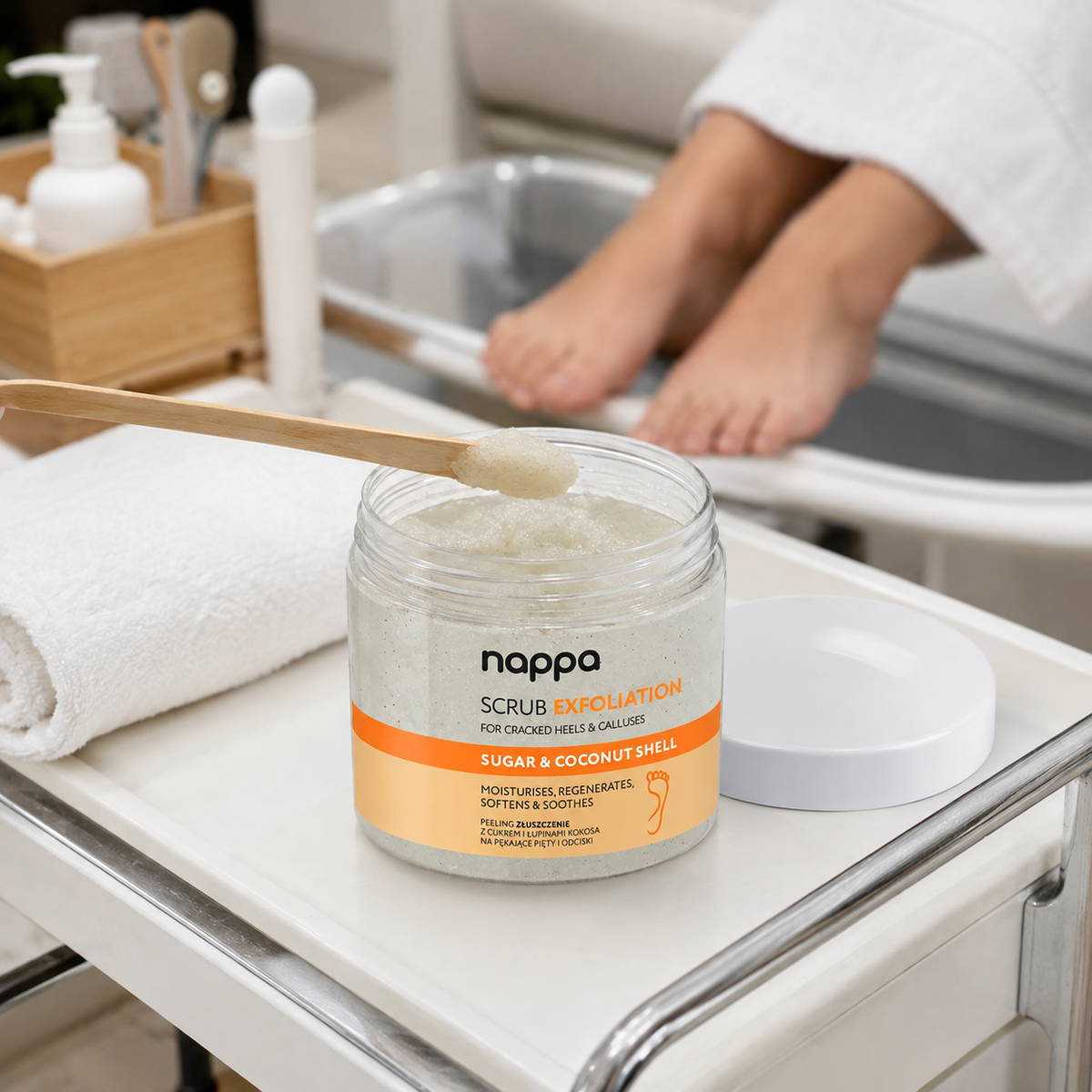 Nappa esfoliante Açúcar e Coco 350 ml aberto num ambiente profissional de pedicure