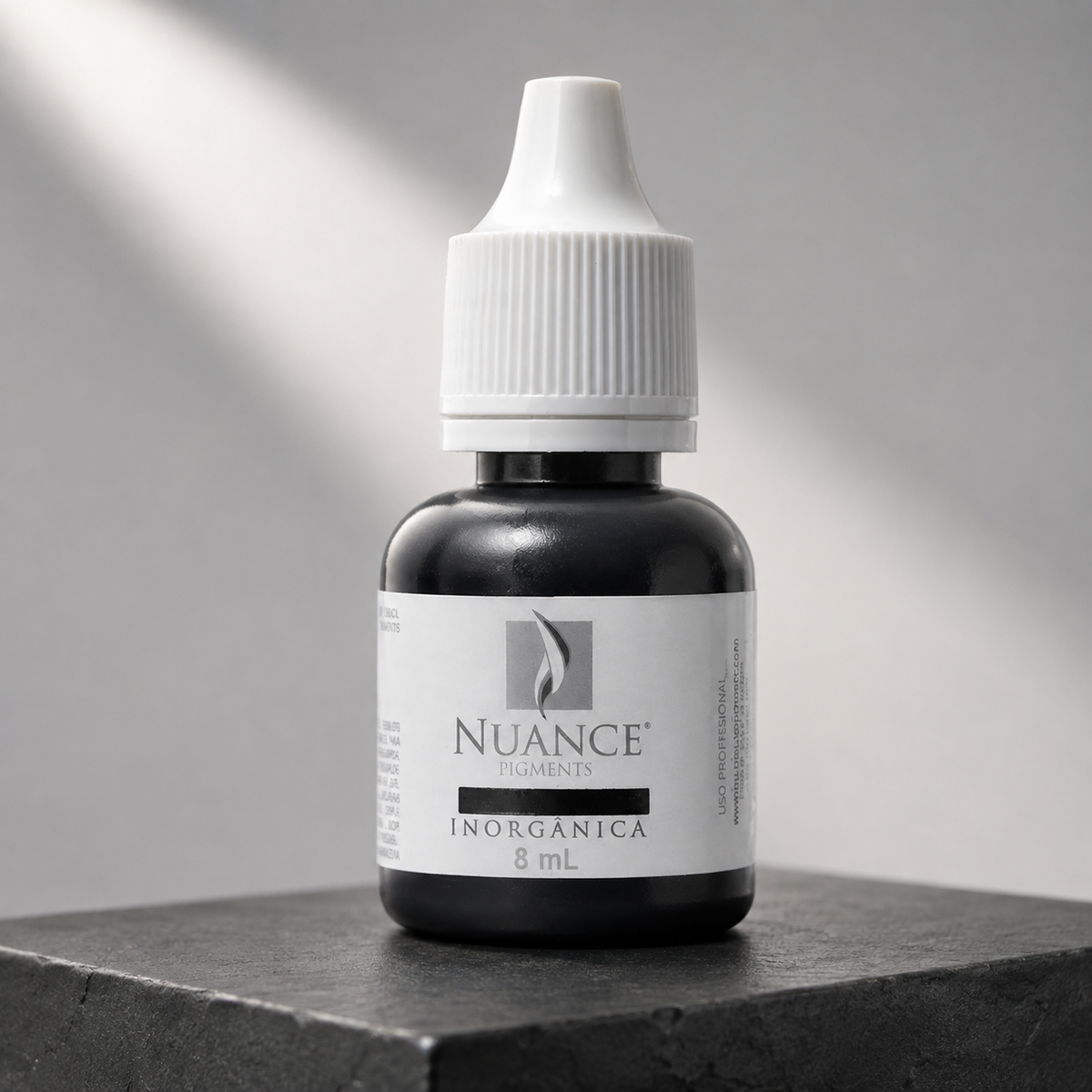 Nuance Pigmento Inorgânico Black 8 ml — fotografia de produto gerada individualmente em cenário profissional; SKU NI50322
