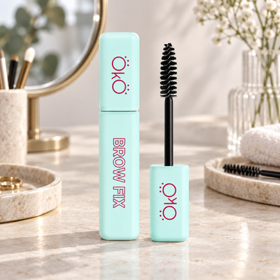 OKO Gel Fixador de Sobrancelhas Brow Fix — frasco aberto com a escova aplicadora