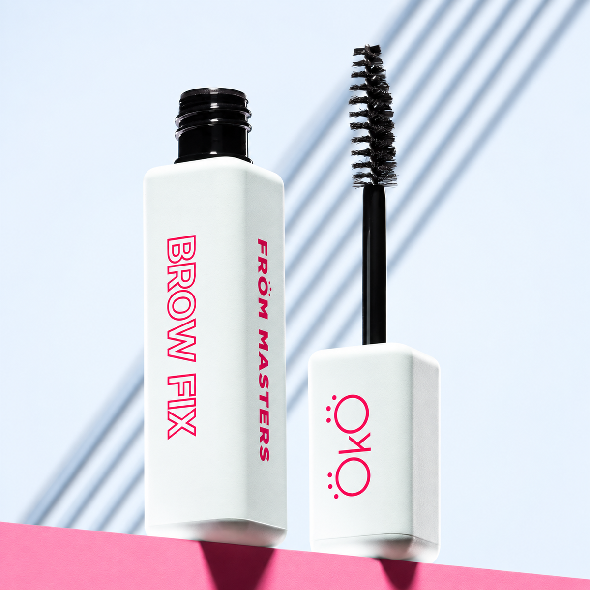 OKO Gel Fixador de Sobrancelhas Brow Fix — frasco e aplicador apresentados em conjunto em fotografia melhorada para ecommerce