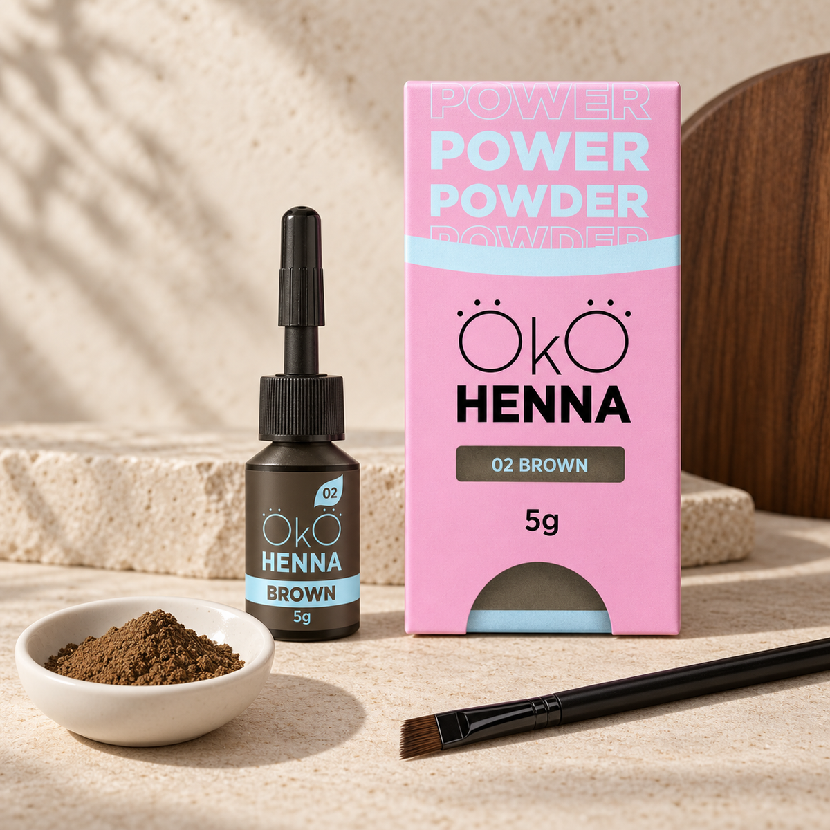 OKO Henna para Sobrancelhas 02 Brown — frasco e pó da cor apresentados num ambiente profissional