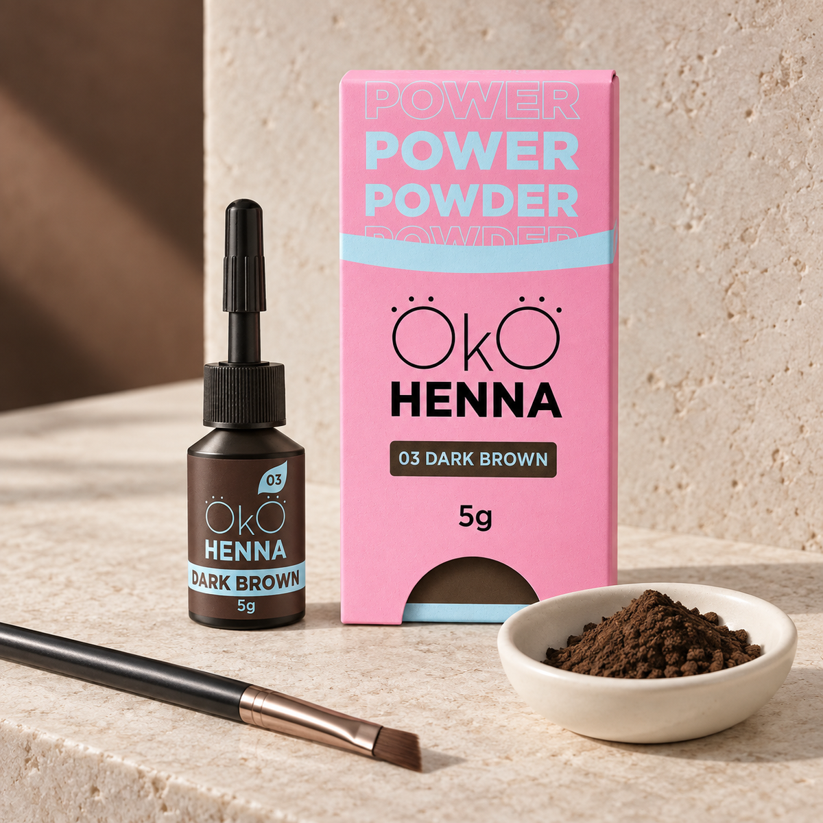 OKO Henna para Sobrancelhas 03 Dark Brown — frasco e pó da cor apresentados num ambiente profissional