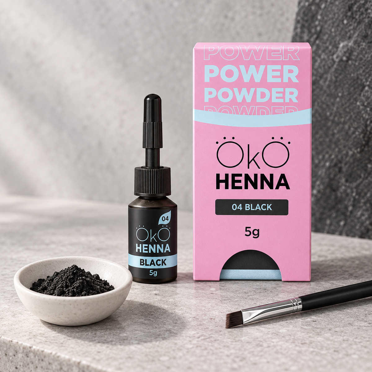 OKO Henna para Sobrancelhas 04 Black — frasco e pó da cor apresentados num ambiente profissional