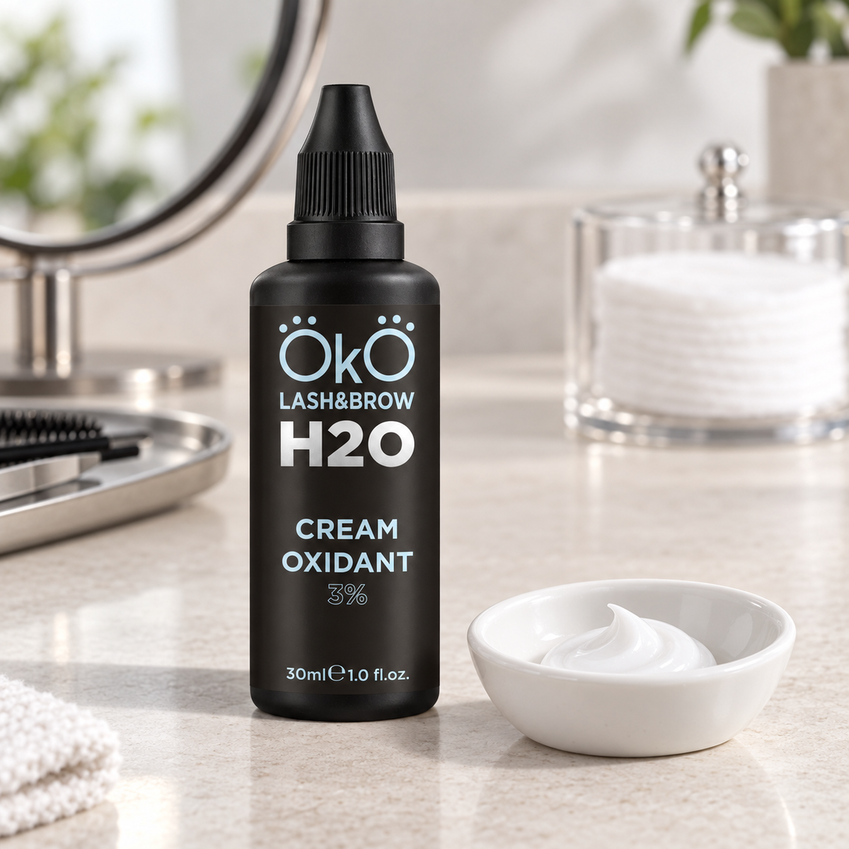OKO Oxidante em Creme 3% — textura cremosa do oxidante numa taça