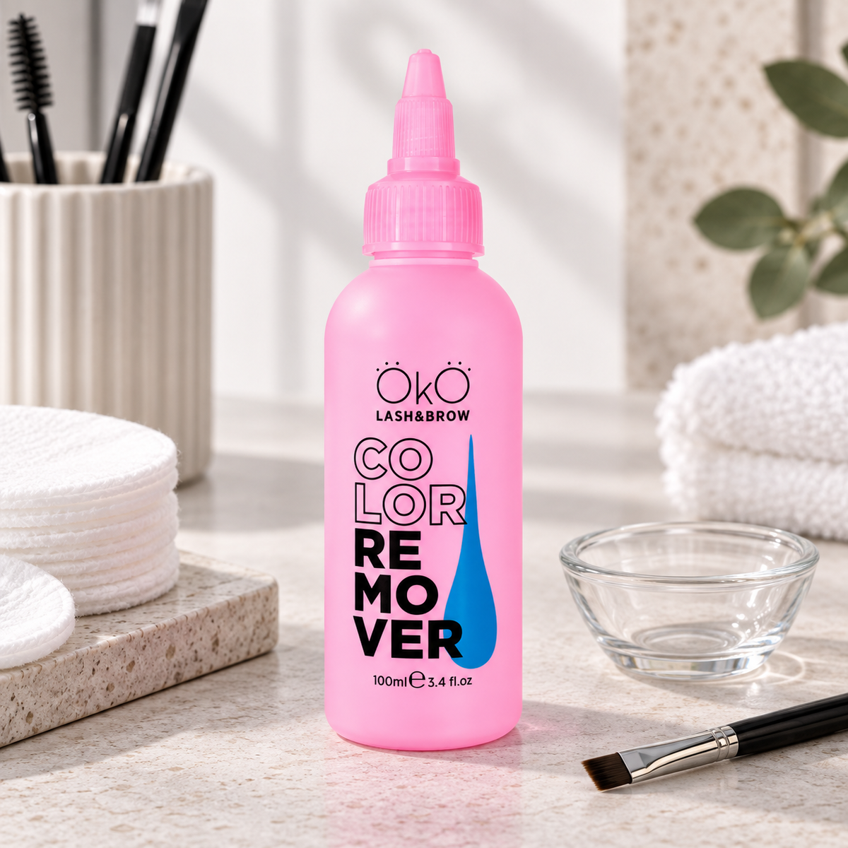 OKO Removedor de Tinta — produto apresentado num ambiente profissional de sobrancelhas e pestanas