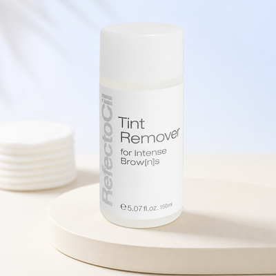 RefectoCil Removedor de Manchas Tint Remover Intense Browns — frasco Intense Brow[n]s apresentado junto a discos de algodão; SKU PROD.67