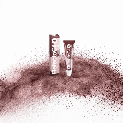 RefectoCil Tinta Nº 4 Chestnut — tubo e caixa apresentados sobre pigmento castanho avermelhado numa composição quadrada baseada na fotografia oficial; SKU PROD.7