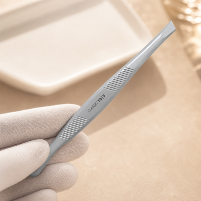 Pinça para Sobrancelhas CLASSIC 10 TYPE 3 Staleks — apresentação profissional do produto; SKU TC-10/3