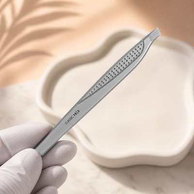 Pinça para Sobrancelhas CLASSIC 15 TYPE 3 Staleks — apresentação profissional do produto; SKU TC-15/3
