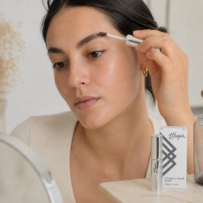 Aplicação do Sérum Color & Shape Fixer Thuya nas sobrancelhas